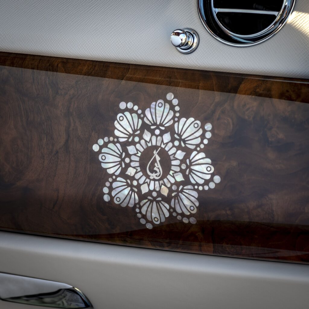 Rolls Royce The Pearl Cullinan: A birthday gift like no other 13 Rolls-Royce The Pearl Cullinan Glove compartment