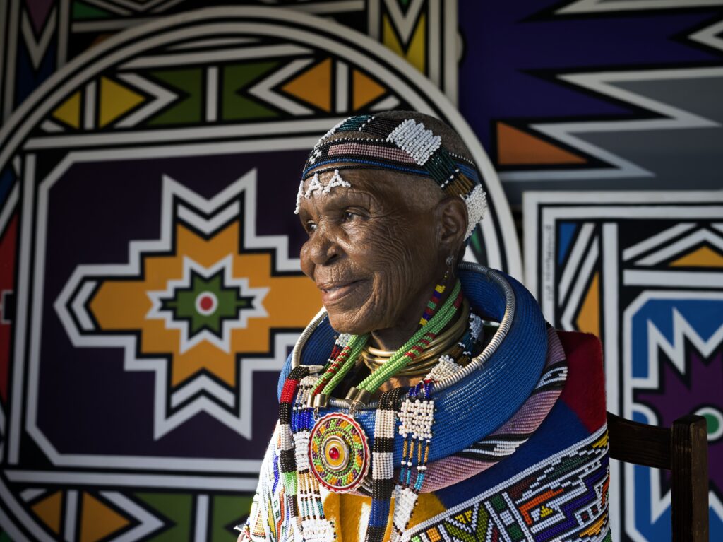 A Retrospective Unveiling: A Life of Artistic Brilliance 4 Esther Mahlangu. Clint Strydom
