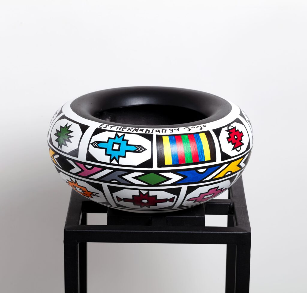 A Retrospective Unveiling: A Life of Artistic Brilliance 8 Esther Mahlangu. Painted pot