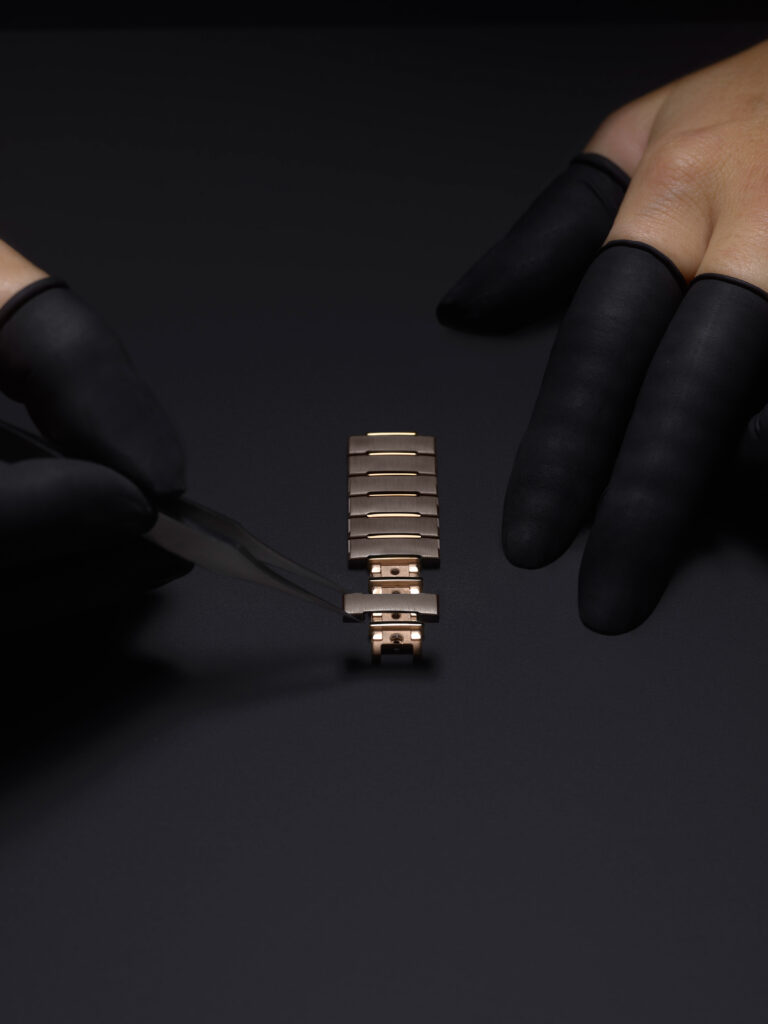 Louis Vuitton Unveils the Luxurious Tambour in Ceramic and Rose Gold: A True Masterpiece 3 Highend Ceramic128392 768x1024 1